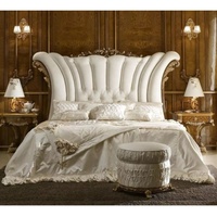 Ensembles de lits de luxe avec cadre de lit rembourré et table de chevet en bois, meubles de chambre à coucher antiques fabriqués en Indonésie