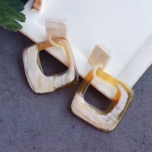 Handgefertigte Horn-Ohrringe für Damen und Mädchen, modisch, stilvoll, natürliche Ohrringe, hochwertige Qualität für Damen und Mädchen, Design, natürliches Handwerk - Product Image 5