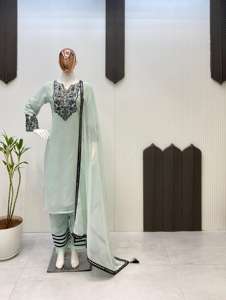 Traje Salwar de Tela Georgette Lavanda, Diseño Moderno, Estilo Indio-Pakistaní, Exclusivo, para Mujer, Ideal para Fiestas, Bodas y Eventos Étnicos - Product Image 3