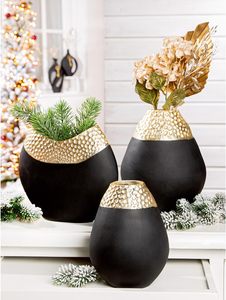 Jarrón de Mesa Moderno Esculpido en Metal Negro con Borde Texturizado Dorado, Diseño Escultural Decorativo Contemporáneo Hecho a Mano - Product Image 4