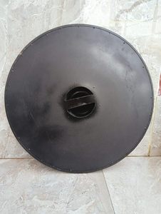 Décoration murale bouclier rond Viking rouge et noir, bouclier de guerrier médiéval avec centre en métal et bord riveté - Product Image 2