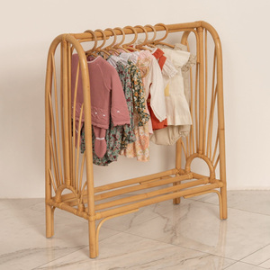 Porte-vêtements sur mesure, prix usine, rail à vêtements en rotin naturel, porte-vêtements en tissu de bonne qualité - Product Image 1