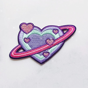 Parche de chenilla con letras bordadas de diseño personalizado, con lentejuelas grandes y brillantes, para universidades, con logotipo elegante, venta al por mayor - Product Image 3