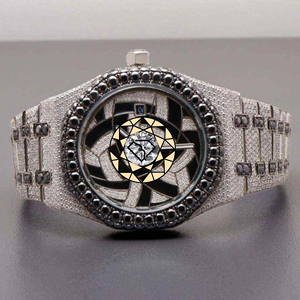 Reloj Personalizado de Lujo con Cristales de Moissanita, Caja de Acero Inoxidable de 46 mm, Movimiento de Cuarzo Analógico, Cierre de Hebilla, Números Romanos, Unisex - Product Image 1