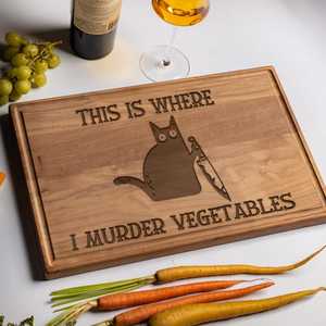 Tabla de cortar personalizada con grabado: Aquí se colocan las verduras. Regalo divertido para amantes de los gatos. Regalos de cocina. Regalo divertido para vegetarianos. - Product Image 1