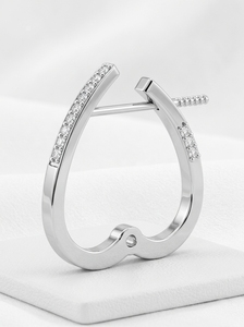 Boucles d'oreilles en or blanc avec diamants, taille brillant rond, design minimaliste, pour femme, à porter au quotidien - Product Image 2
