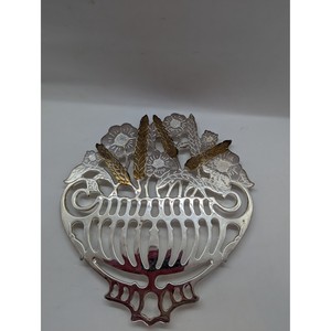 Trivets vintage en acier inoxydable de forme unique avec motif floral et accents de blé doré, décoration de table faite à la main - Product Image 1