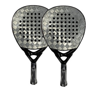 El fabricante suministra equipo deportivo para práctica y juego, equilibrado y ligero, con un agarre cómodo. - Product Image 2