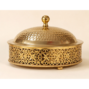 Casserole de Luxe Faite à la Main en Laiton avec Couvercle Martelé, Chauffe-Plats Isolant pour Mariages, Traiteur et Buffets - Product Image 5