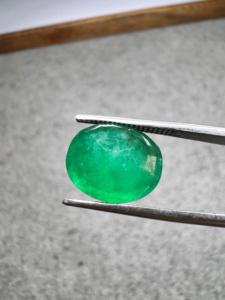 Émeraude naturelle de Zambie de 4,36 carats, taille ovale, pierre précieuse verte facettée pour bague, pendentif, collier, bijoux, vente en gros - Product Image 3