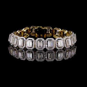 Élégant bracelet tennis émeraude avec halo de diamants pavés, fermoir sécurisé, bijou de luxe pour poignet, idéal pour les célébrations spéciales - Product Image 1