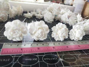 ดอกมะลิทำมือจากดินเหนียวเนื้อนุ่มแบบกึ่งบาน |   ของตกแต่งวันแม่ วันรับปริญญา วันปีใหม่ สไตล์ไทย คลาสสิก สมจริง ทำจากวัสดุสังเคราะห์ - Product Image 1
