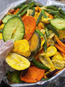 Vente en gros de chips de fruits mélangés frits sous vide, collation saine et croustillante, fruits secs naturels et sucrés, sac de 10 kg, haute qualité - Product Image 3