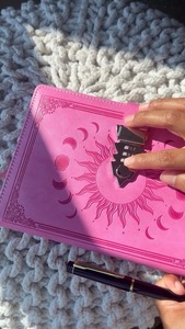 Journal à cadenas avec stylo, format A5, couverture rigide, agenda rechargeable avec cadenas à combinaison, couverture en cuir/PVC - Product Image 2