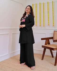 ชุดเซ็ตสองชิ้นสำหรับผู้หญิง ผ้าจอร์เจตต์แท้ ทรงขากว้าง ดีไซน์ปักลายอย่างประณีต เพื่อความสบายและสง่างาม ผลิตจากโพลีเอสเตอร์ - Product Image 4