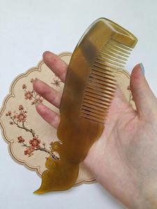 Peigne à barbe et à cheveux en corne polie fait main, accessoire de toilettage naturel moderne et écologique de qualité supérieure pour un usage quotidien - Product Image 3