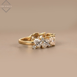 Anillo de media eternidad de lujo con diamantes redondos en forma de pera, engaste de púas en oro amarillo, joyería de boda para mujer - Product Image 2
