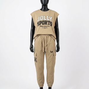 Ensemble de survêtement pour femmes, t-shirt sans manches en coton lourd 200 GSM, pantalon cargo à poches, beige, logo imprimé personnalisé - Product Image 1