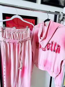 Conjunto Deportivo Unisex Premium Ecológico con Lavado Ácido Sólido 2026, Sudadera con Capucha y Cremallera Completa con Gráfico de Sol Rosa Lavado y Detalles Tachonados, y Joggers de Forro Polar Grueso - Product Image 6