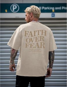 เสื้อยืดโอเวอร์ไซส์ลายกราฟิกพระเยซูสำหรับผู้ชาย Faith Over Fear - ผ้าฝ้าย 100% พิมพ์ลายดิจิทัล ล้างสีแบบ Acid Wash - Product Image 2