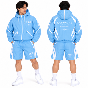 Ensemble short et veste coupe-vent à capuche bleu ciel pour homme, en nylon léger avec empiècements personnalisés, idéal pour l'été et le sport - Product Image 1