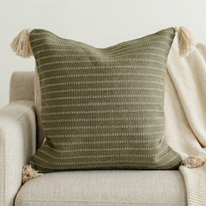 Housse de coussin tissée à la main en tissu moutarde, coussin décoratif rayé, coussin d'appoint texturé, décoration bohème et rustique - Product Image 1