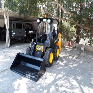 Choix fiable : Chargeuse compacte JCB 135, performances durables pour les travaux de construction, d'aménagement paysager et de terrassement - Product Image 1