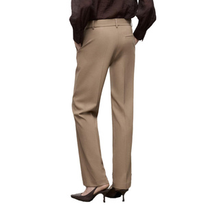 Pantalones versátiles de corte recto para mujer, diseñados para un movimiento natural con líneas limpias y un atractivo visual moderno. - Product Image 5