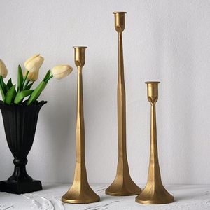Juego de 3 Portavelas Cónicos de Hierro Fundido, Candelabros Dorados Decorativos para Decoración Navideña - Product Image 2