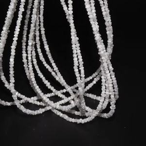Perles naturelles non coupées en diamant blanc clair 2-3.5mm 16 pouces pour la fabrication de bijoux-Perles de diamant blanc non coupées en pierre naturelle - Product Image 1