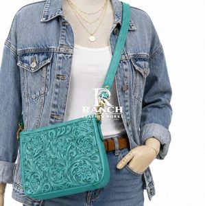 Bolso cruzado de cuero repujado en turquesa de súper calidad para mujer, ideal para viajes y uso casual, a precio mayorista por exportador. - Product Image 1