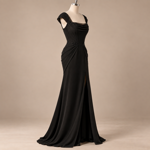 Elegante Vestido Largo de Crepé Negro Sólido Transpirable con Bordado, Cuello Cuadrado, Cuentas, Cintura Natural y Abertura Frontal Tejida - Product Image 1
