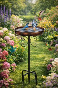 Bain d'oiseaux élégant en métal artisanal pour la décoration de jardin, créant un espace propice aux oiseaux avec une base robuste et un revêtement résistant à la rouille. - Product Image 5
