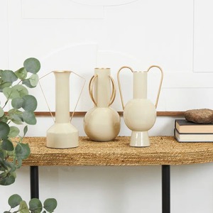 Ensemble de 3 vases à fleurs modernes en métal avec poignées double face, parfaits pour la décoration intérieure et une mise en scène esthétique, vente en gros depuis l'Inde - Product Image 4