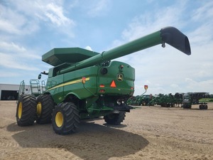 Tractor Agrícola 4x4 de Gran Tamaño 7R 310 2024, Equipo Agrícola Premium, Listo para Exportación - Product Image 1