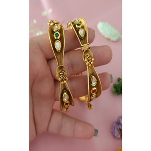 Brazalete Glamuroso de Latón Chapado en Oro de Primera Calidad con Moissanita, Hermoso Brazalete para Mujeres y Niñas, Colección para Bodas - Product Image 1