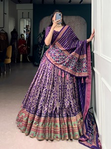 Lehenga Choli en soie Tasar, traditionnel et emblématique, avec bordure en dentelle, idéal pour les mariages, les fêtes de Diwali et les bals de promo - Product Image 5