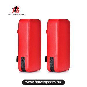 JUST FITNESS GEARS Coussinets thaïlandais rouges en PU avec fermeture Velcro pour l'entraînement aux arts martiaux - Product Image 1