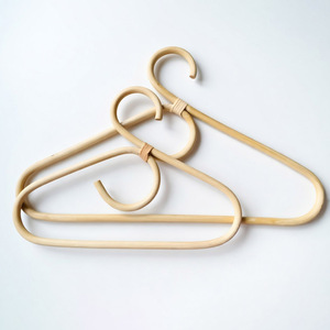 Encantadores perchas de ratán para niños, hechas a mano, perchas para ropa infantil, decoración para habitación de bebé, solución de almacenamiento. - Product Image 1