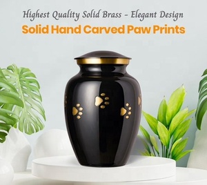 Urne funéraire Forever Paw en métal noir, souvenir commémoratif pour animaux de compagnie, design avec empreintes de pattes dorées, finition brillante et couvercle sécurisé - Product Image 3