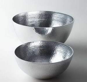 Elegante Tazón de Metal Hecho a Mano para Servir Comida en Eventos Festivos con Grabado Artístico y un Atractivo Decorativo Brillante - Product Image 2