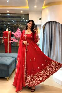Robe Anarkali longue brodée rouge pour femme, tenue de mariage traditionnelle indienne et pakistanaise, coupe régulière, en polyester extensible - Product Image 2