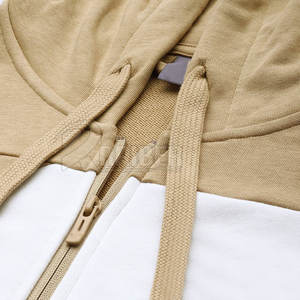 Chándal de Dos Piezas para Hombre a la Moda con Detalles Únicos y Tela de Calidad Superior - Product Image 4