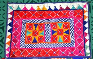 Indian Vintage Banjara y Kutch Gujrati Toran Puerta Toran Cenefa Colorido Puerta Colgante - Product Image 3