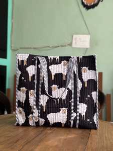 Sac fourre-tout bohème en coton matelassé, motif uni, ouverture supérieure, grand sac de shopping pour femmes, style tendance toutes saisons, 18x18cm, Rajasthan - Product Image 4