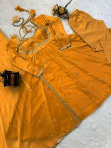 Vestido Anarkali Naranja Bordado con Dupatta, Cuello en V, Manga Larga, Vestido Maxi para Fiesta de Bodas - Product Image 3