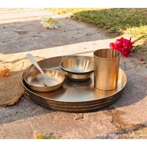 Service de table de luxe en bronze Kansa avec vaisselle complète pour une utilisation haut de gamme dans l'hôtellerie - Product Image 1