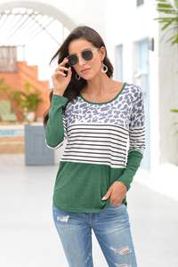 Camiseta Corta con Cuello en V y Botones para Mujer, Estilo Deportivo Casual de Verano, Manga Corta, Tipo Jersey de Béisbol, Color Sólido, Ropa Deportiva para Adultos - Product Image 5