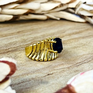 Bagues en laiton au design unique, bande épaisse en onyx, bijoux minimalistes en laiton pour femmes, plaqué or 18 carats, géométrique côtelé, vente en gros/OEM/ODM - Product Image 4