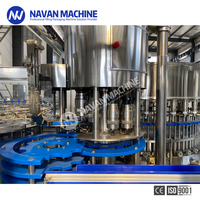 Machine de remplissage et de bouchage de bouteilles d'eau en plastique monobloc 500 ml 8000 BPH avec contrôle PLC